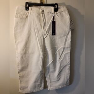 Gloria Vanderbilt White Capris